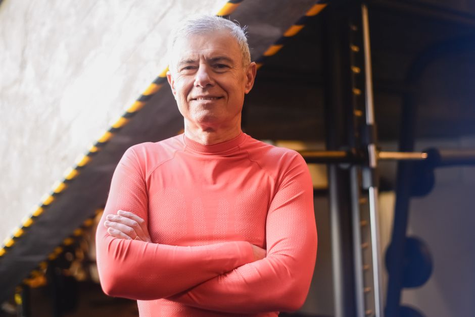 Homme de 45 ans en pleine forme, ventre plat